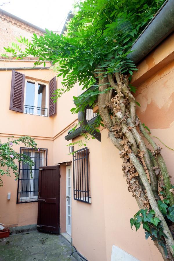 Ferrara Casa Dell'Archivolto Con Garage Apartment Exterior photo